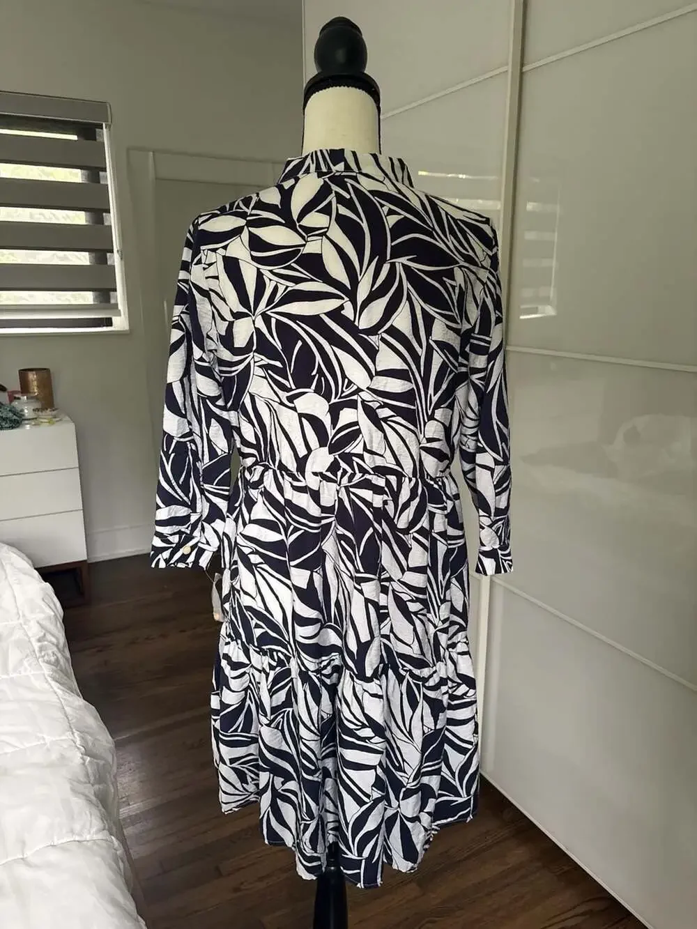 Tahari Arthur S. Levine Navy & White Leaf Print Tiered Midi Dress ladies Size M